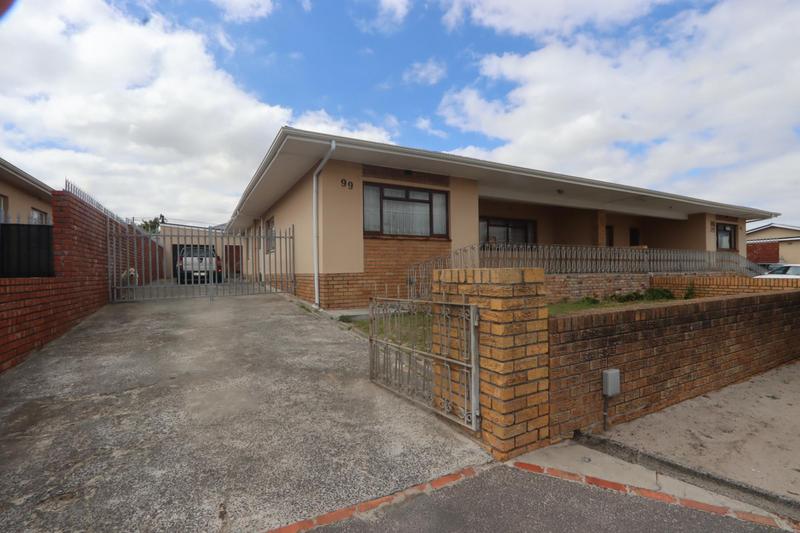 To Let 4 Bedroom Property for Rent in Gatesville Western Cape